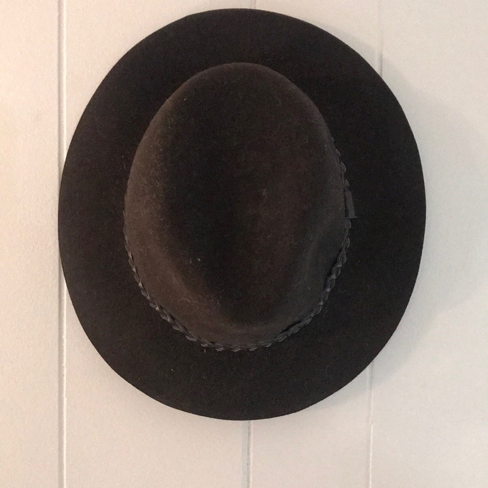 Brown wool hat with leather braid